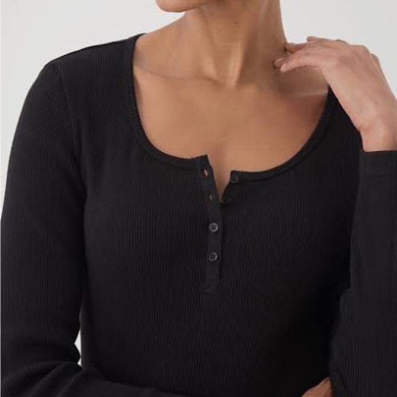 Pact Women's Tops in Black and White Lot of 2 - Picture 2 of 8